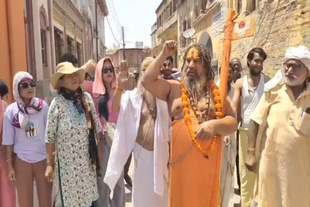 Sadhus Saints on Pahalgam Attack | Image Source | IBC24
