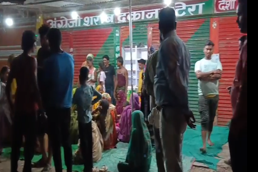 Women Protest Against Liquor Shop | Image Source | IBC24
