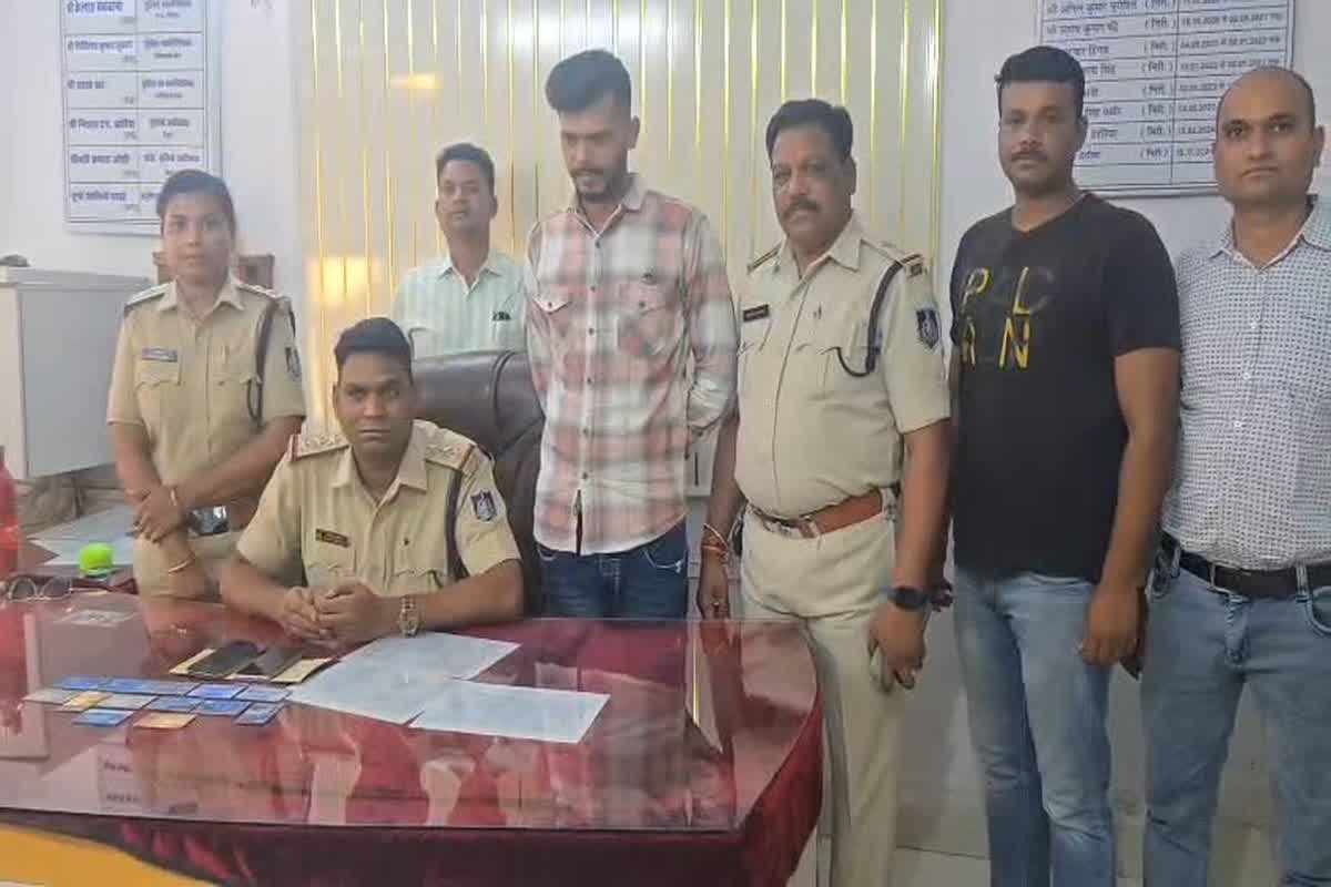 Accused Arrested For Betting: पुलिस ने IPL सट्टा रैकेट का किया भंडाभोड़, ऑनलाइन सट्टा खिलाते आरोपी गिरफ्तार, 2 मोबाइल समेत 13 क्रेडिट कार्ड किए जब्त
