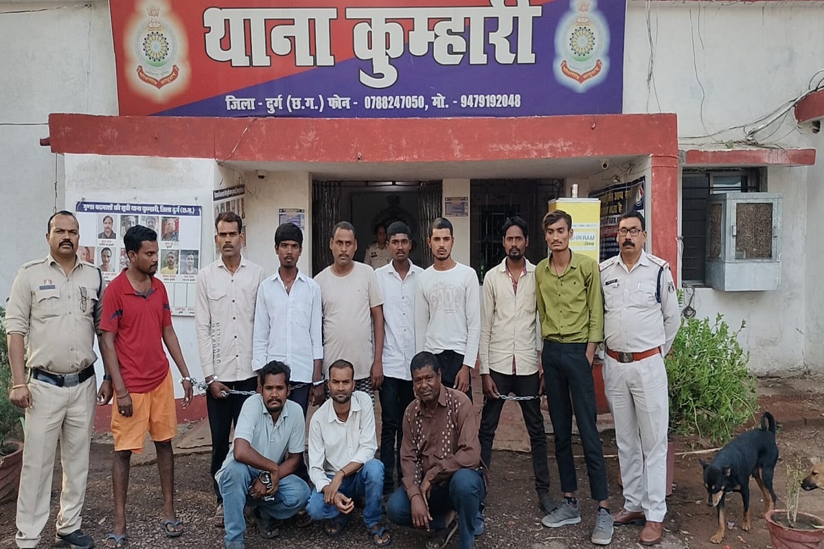 Durg crime news: कार सवार के परिवार से मारपीट कर बंधक बनाने का मामला, 11 आरोपियों को पुलिस ने दबोचा