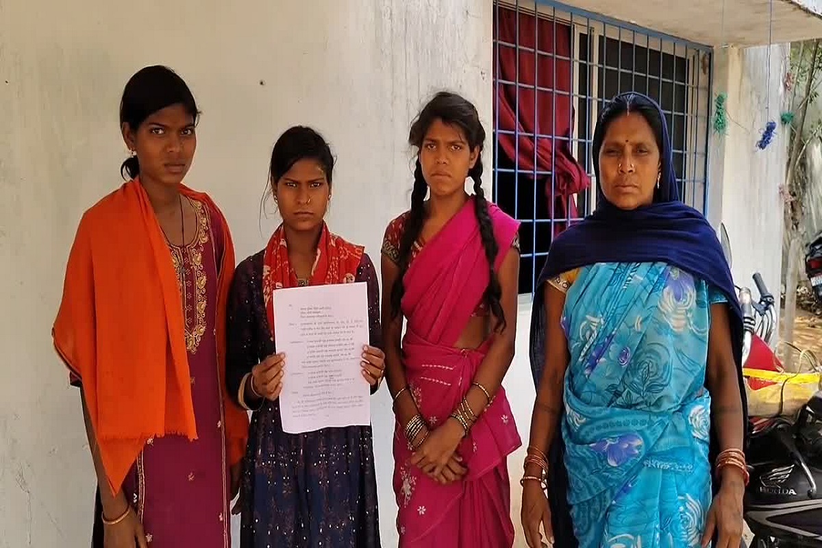 CG Balrampur News: दबंग से परेशान महिला ने लगाई न्याय की गुहार! तीन बेटियों को लेकर काट रही थाने का चक्कर