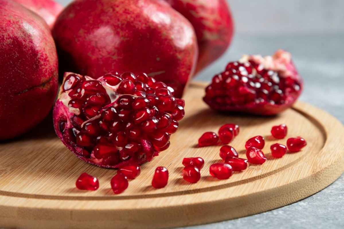 Benefits Of Pomegranate: सेहत के वरदान है ये लाल फल, फायदे जानकर हैरान हो जाएंगे आप