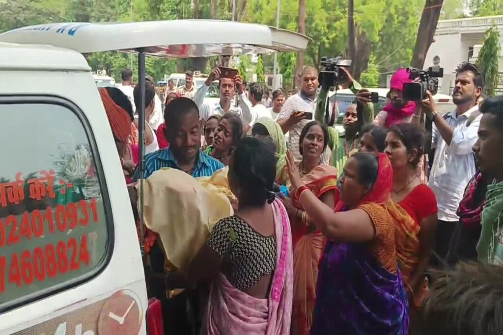 bulldozer action in Bilaspur, image source: ibc24