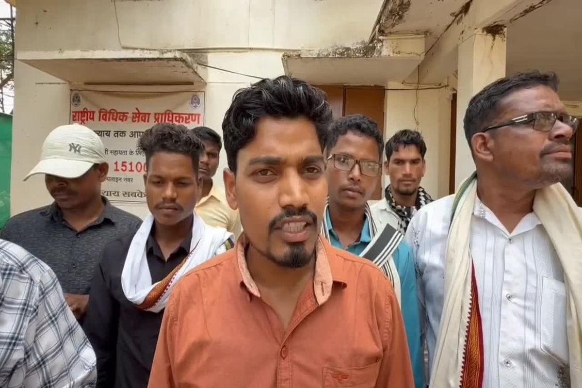 Keshkal news: केशकाल में 30 से अधिक नकाबपोशों ने गांव में घुसकर की ग्रामीणों की पिटाई, नाराज लोगों ने पुलिस को दिया 24 घंटे का समय