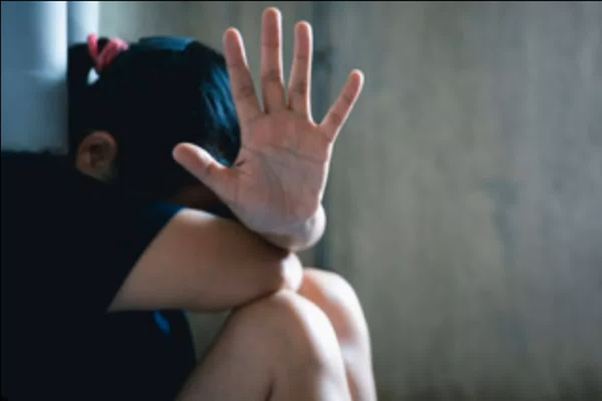 Bihar Crime News: ऑर्केस्ट्रा समूहों में लड़कियों को ऐसा काम करने के लिए मजबूर करते थे संचालक, पुलिस ने छापेमारी कर 17 नाबालिगों को छुड़ाया, 5 गिरफ्तार
