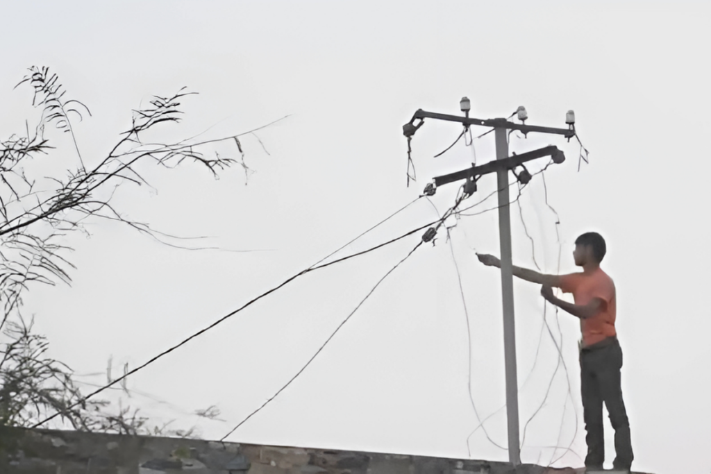 Cash Prize by Electricity Department: बिजली चोरी की सूचना देने वाले को विद्युत वितरण कंपनी देगी नगद इनाम / Image Source: File