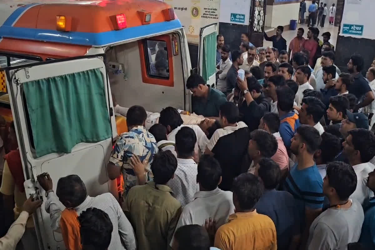 Girraj Dandotiya Accident: दर्दनाक हादसे का शिकार हुए पूर्व मंत्री.. गंभीर हालत में दिल्ली रेफर, एंबुलेंस के लिए करना पड़ा 4 घंटे इंतजार