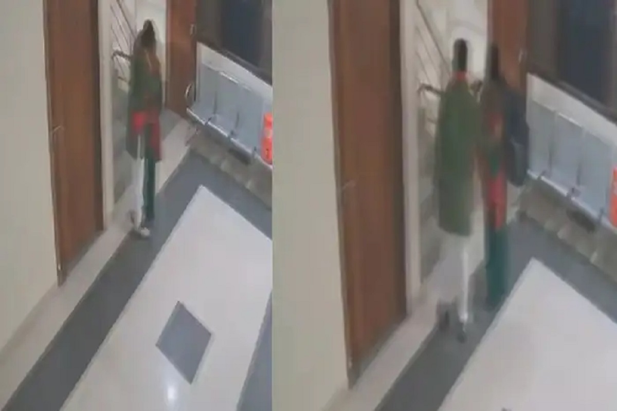 Gonda BJP Leader Viral Video: एक और भाजपा नेता का वीडियो वायरल, पार्टी कार्यालय में युवती के साथ करते दिखे ऐसा काम, सोशल मीडिया पर वीडियो वायरल