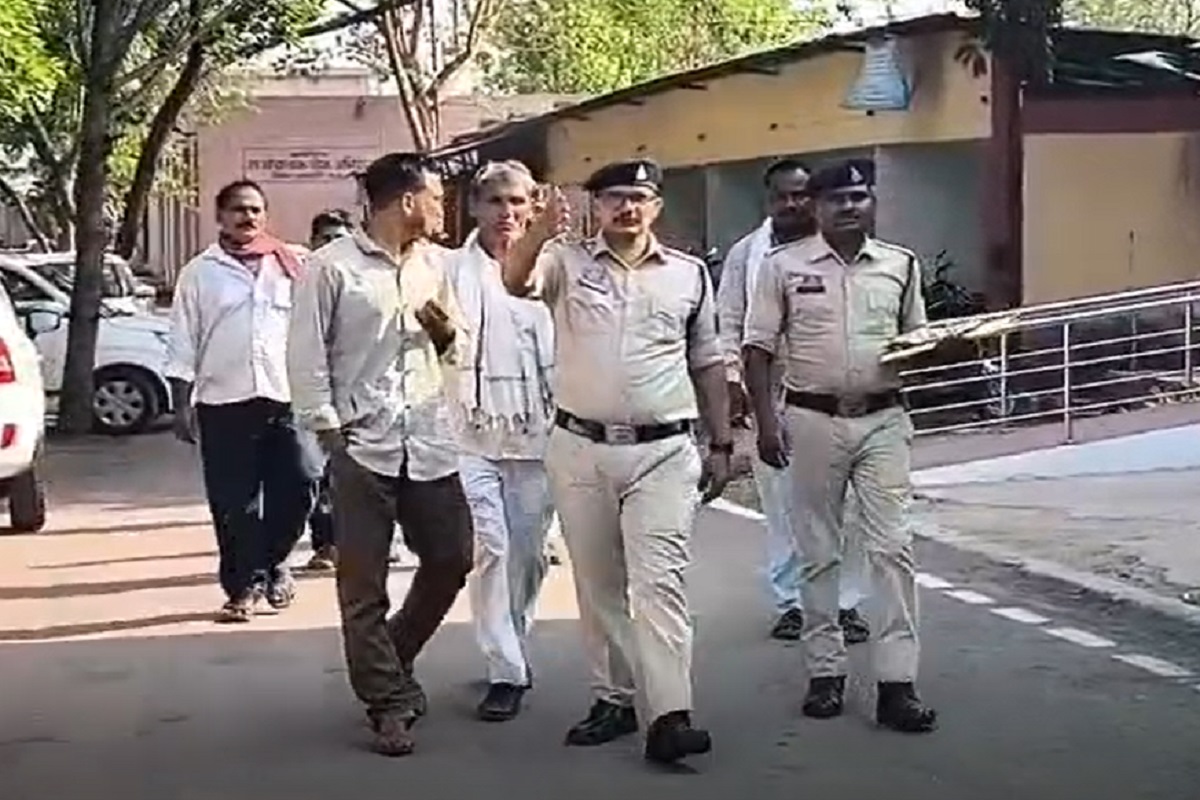 Groom Reached Jail: सात फेरे लेने की तैयारी कर रहा था दूल्हा, तभी अचानक आ धमकी प्रेमिका, ससुराल के बजाय पहुंच गया जेल