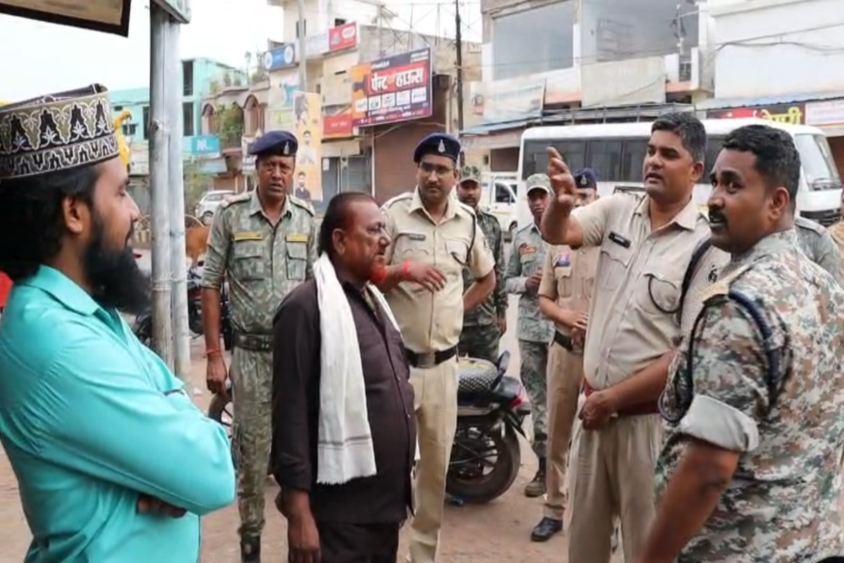 Illegal Residents Kawardha: कवर्धा में बिना दस्तावेज रह रहे 9 संदिग्ध गिरफ्तार, STF और पुलिस की संयुक्त दबिश