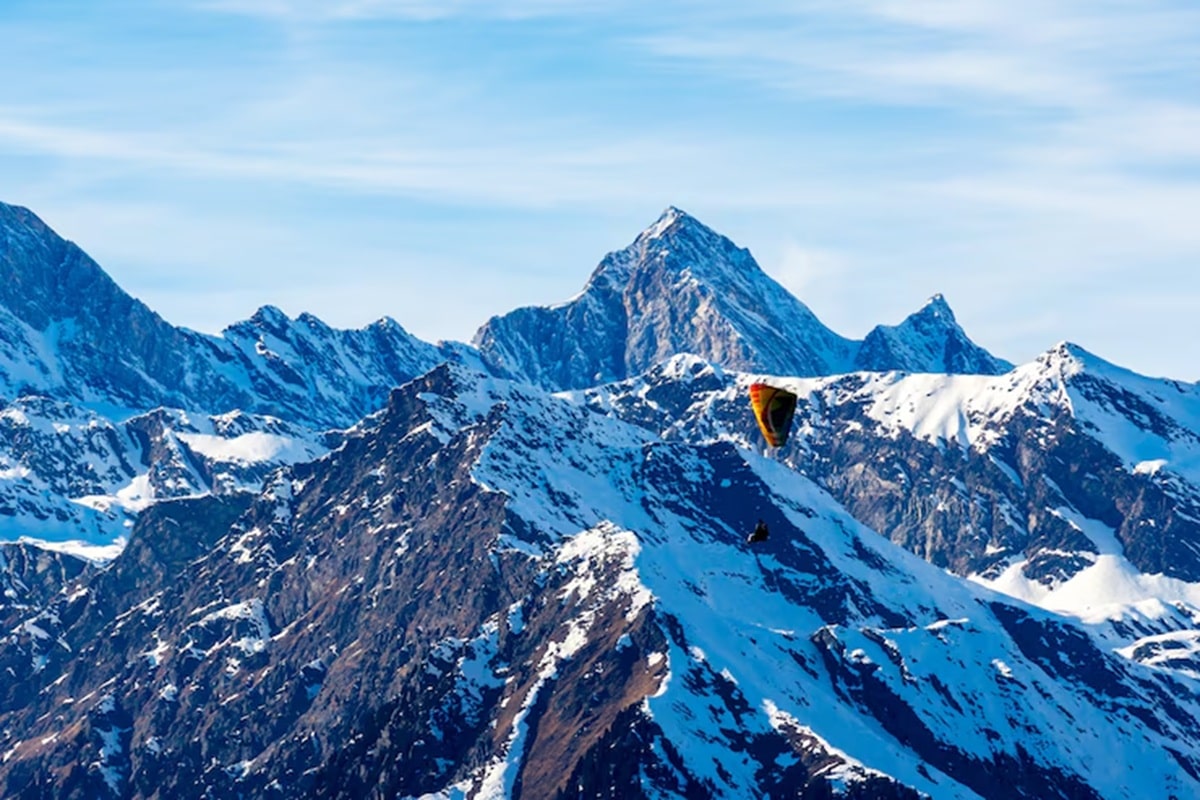 Mount Everest News: विश्व की सबसे ऊंची चोटी माउंट एवरेस्ट में भारतीय पर्वतारोही की मौत, फतह के बाद तोड़ा दम