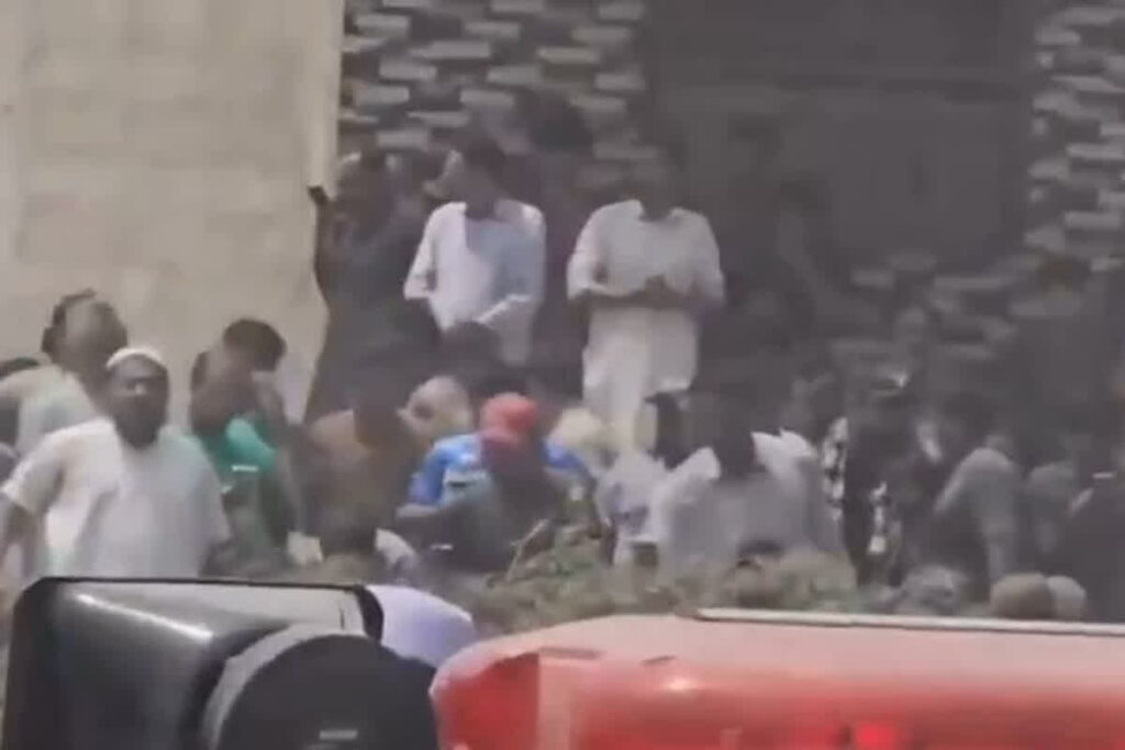 Blast in Pakistan Latest News: लाहौर, करांची ही नहीं इन 9 शहरों में हुए धमाके / Image Source: Screengrab