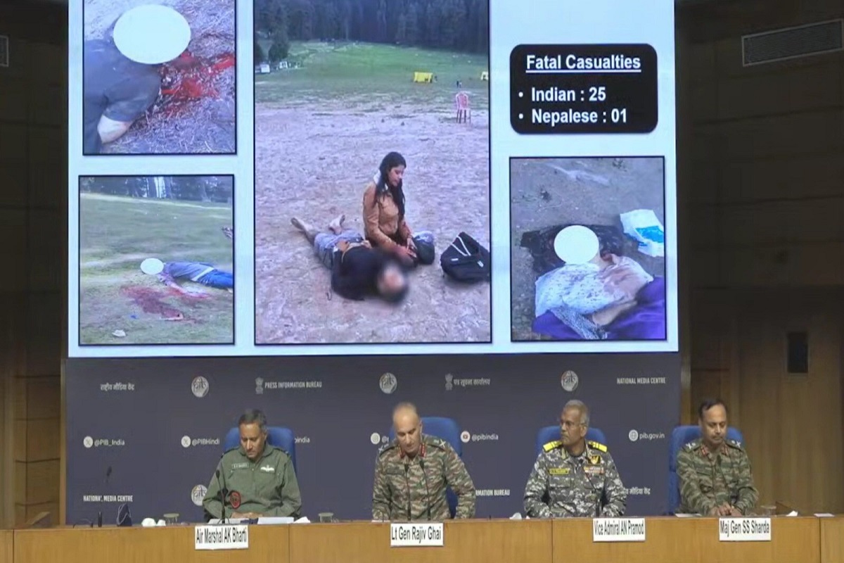 Indian Army Press Conference: भारत की तीनों सेनाओं की प्रेस कॉन्फ्रेंस शुरू, ऑपरेशन सिंदूर को लेकर दे रहे जानकारी, देखिए लाइव