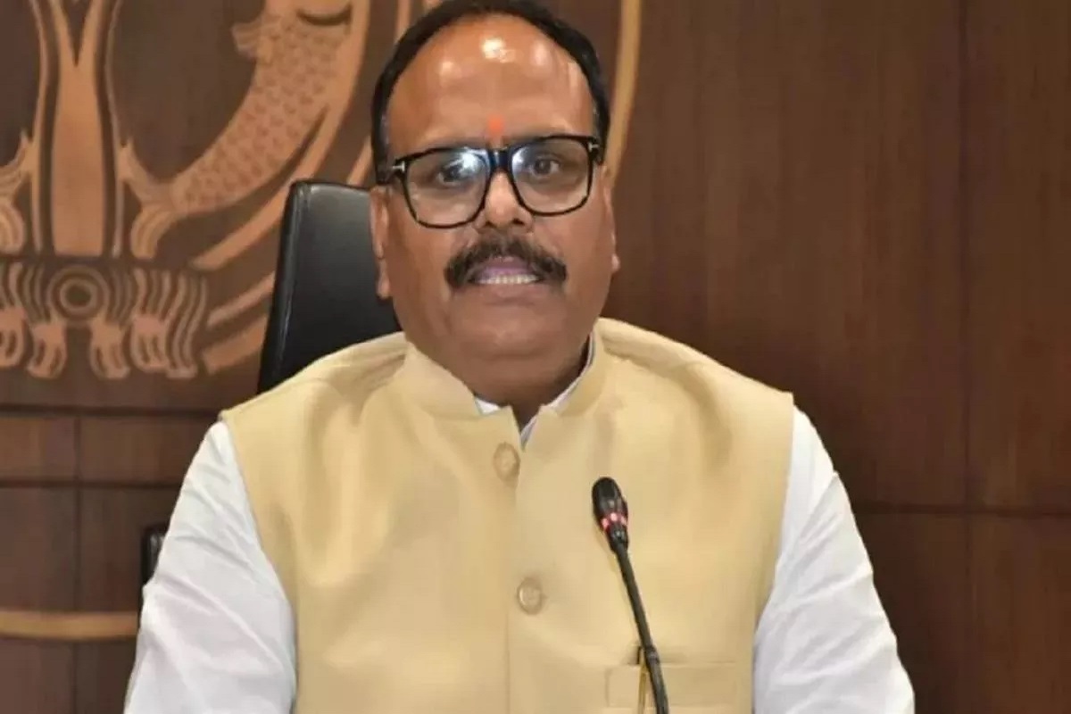 UP Politics: डिप्टी सीएम बृजेश पाठक पर सपा के मीडिया सेल ने की भद्दी टिप्पणी, गरमाई सियासत, FIR दर्ज