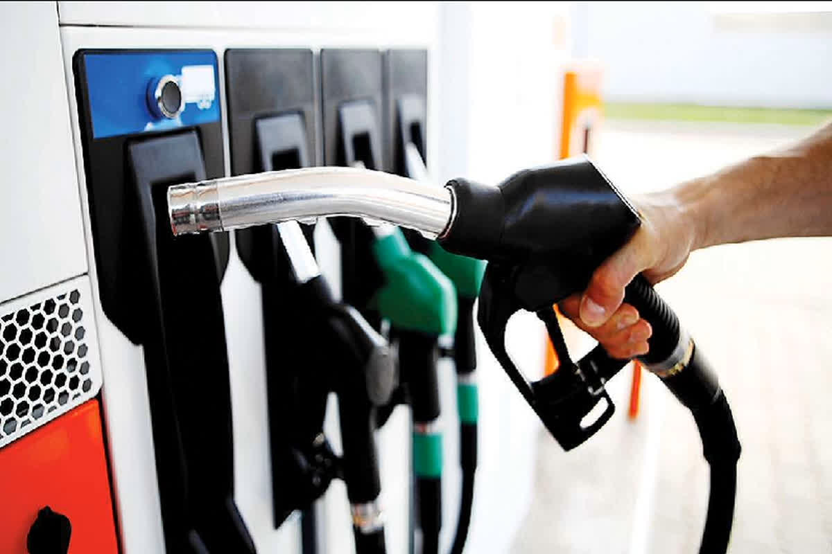 Petrol Pump Close News Today: भारत-पाकिस्तान तनाव के बीच सभी पेट्रोल पंप को बंद रखने का आदेश / Image Source: File