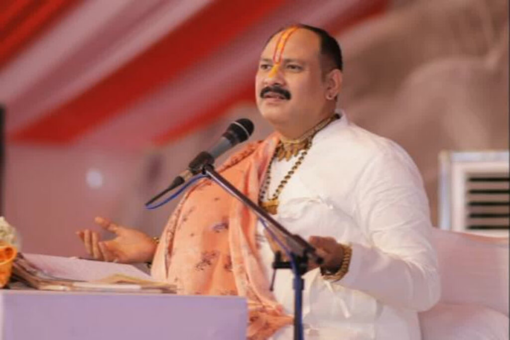 Pradeep Mishra Advice to Cover Navel: ढकी रहेगी नाभि...सुरक्षित रहेगी नारी.../ Image Source: Social Media X