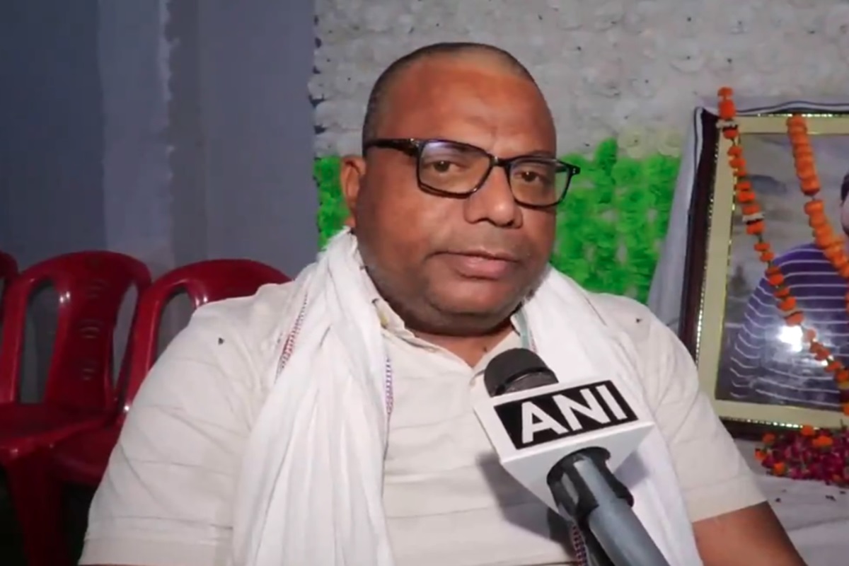 Operation sindoor Live Updates: आतंकी हमले में मारे गए शुभम द्विवेदी के पिता ने किया भारतीय सेना को सलाम.. बनाये हुए हैं हालात पर नजर