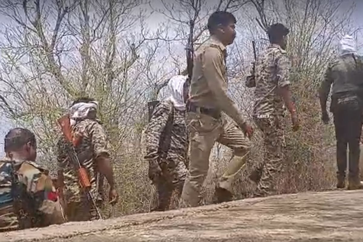 Satna News: जंगल में घूम रहे हैं हथियारों से लैस 5-6 संदिग्ध, एक महिला भी शामिल, पुलिस का सर्च ऑपरेशन जारी