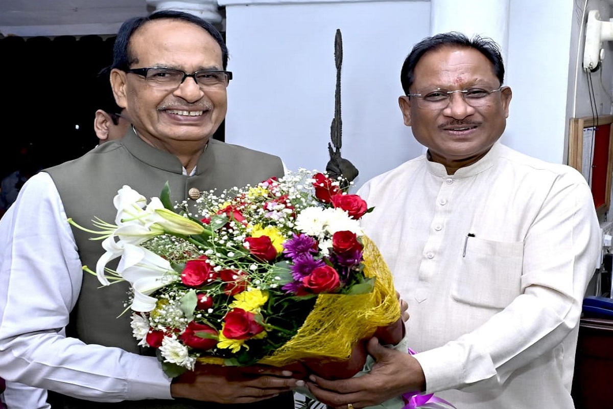 Shivraj Singh Chouhan in CG: रायपुर पहुंचे केंद्रीय कृषि मंत्री शिवराज सिंह चौहान, सीएम साय ने की मुलाकात, कल इस कार्यक्रम में होगे शामिल