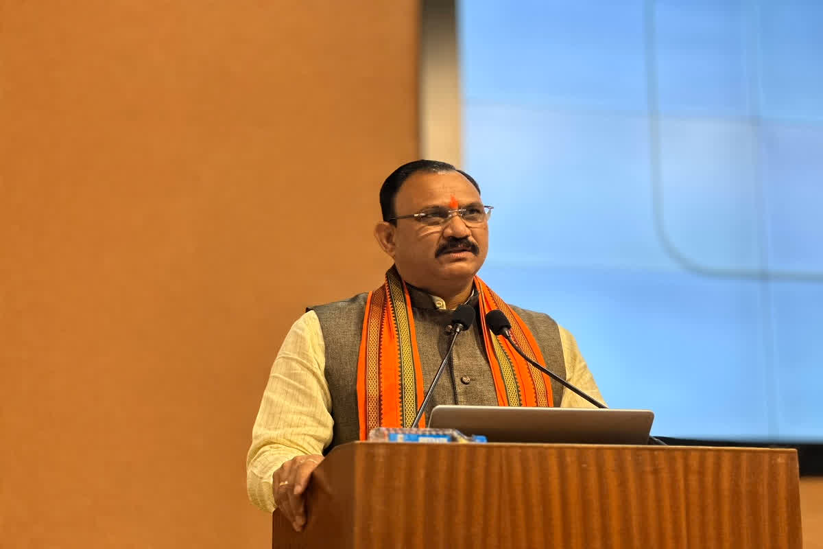 Swasthya Mitan Latest News: स्वास्थ्य मितानों के लिए बड़ा अपडेट.. मंत्री श्याम बिहारी जायसवाल ने दिया आश्वासन, जानें किन्हें मिलेगी प्राथमिकता