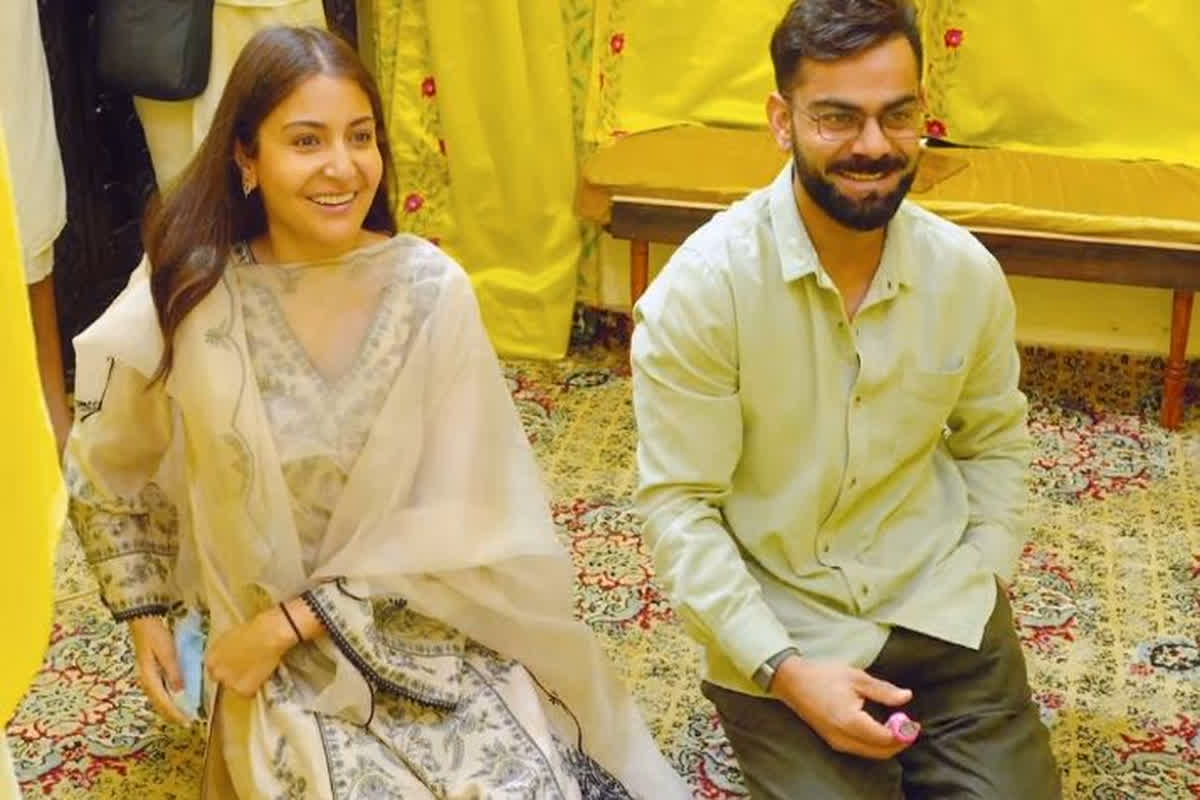 Virat Anushka meets Premanand ji Maharaj: रिटायरमेंट के बाद विराट-अनुष्का ने प्रेमानंद महाराज से लिया आशीर्वाद, पूछा- असफलता में हमें कैसे रहना है?