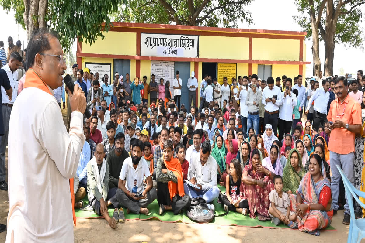 Sushasan Tihar: आज कोरिया जिले में उतरा सीएम साय का हेलीकाप्टर, चौपाल लगाकर ग्रामीणों से किया सीधा संवाद, कही ये बातें