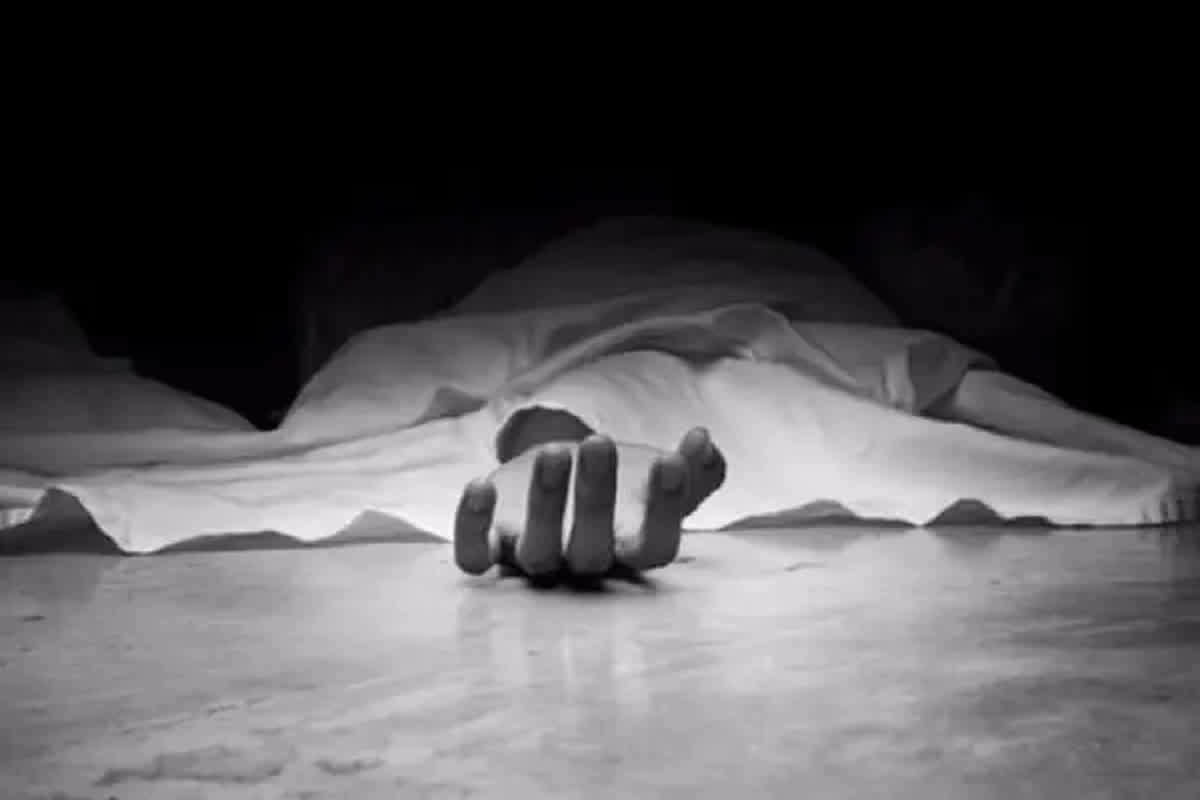 Ambikapur Suicide News: युवती ने की आत्महत्या, फांसी के फंदे पर लटकता मिला शव, पुलिस ने शुरू की जांच