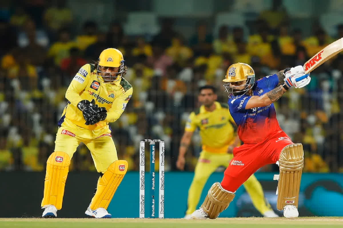 RCB vs CSK IPL 2025: चेन्नई को हराकर प्लेऑफ में जगह पक्की करना चाहेगी RCB, विराट कोहली पर होंगी सबकी नजरें