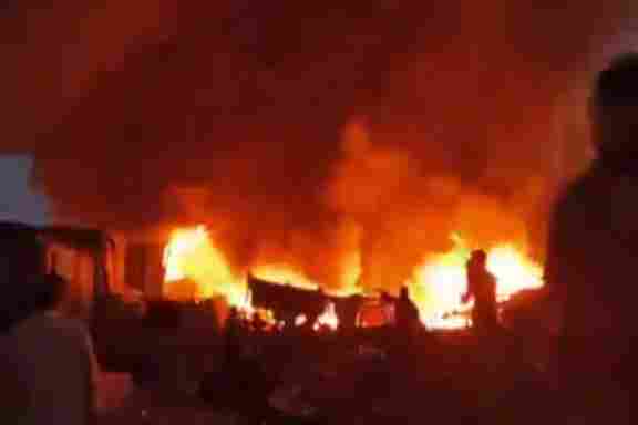 Fire News: कैमिकल फैक्ट्री और वेयर हाउस में लगी भीषण आग, कड़ी मशक्कत के बाद पाया काबू, धुएं का गुबार देख दहशत में आए लोग