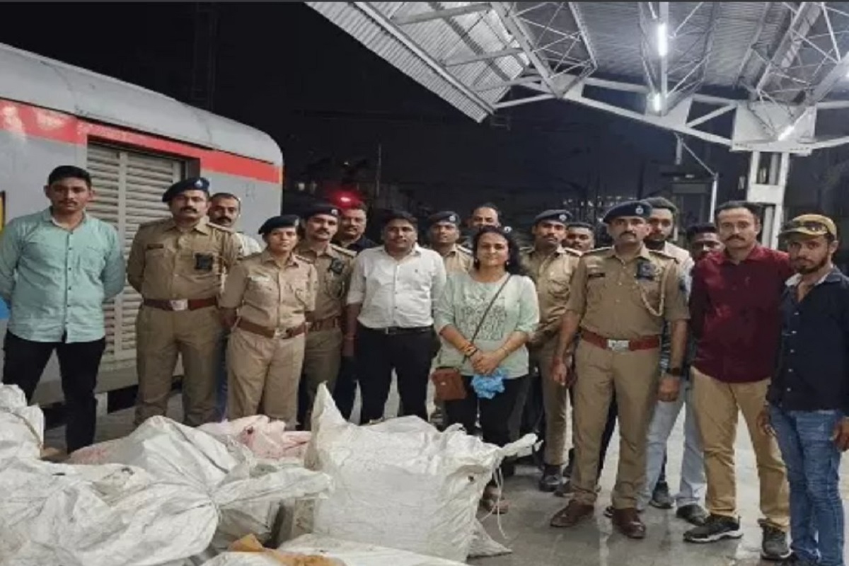 Golden Temple Express: ट्रेन में मिला 1283 किलो गोमांस, पैकेट बनाकर भेजा जा रहा था मुंबई, देखकर पुलिस भी रह गई हैरान