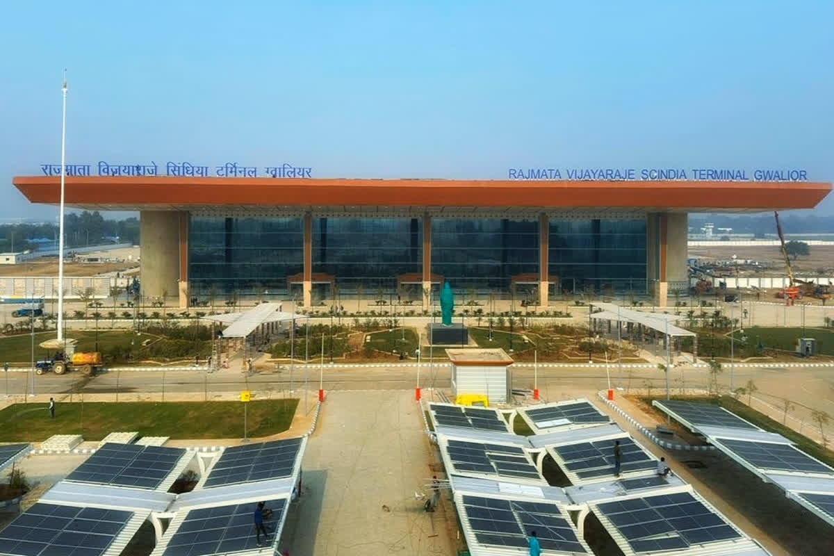 Rajmata Vijayraje Scindia Airport Closed : ऑपरेशन सिंदूर के बाद बड़ा एक्शन, बंद किया  गया राजमाता विजयराजे सिंधिया एयरपोर्ट, चप्पे-चप्पे पर तैनात CISF