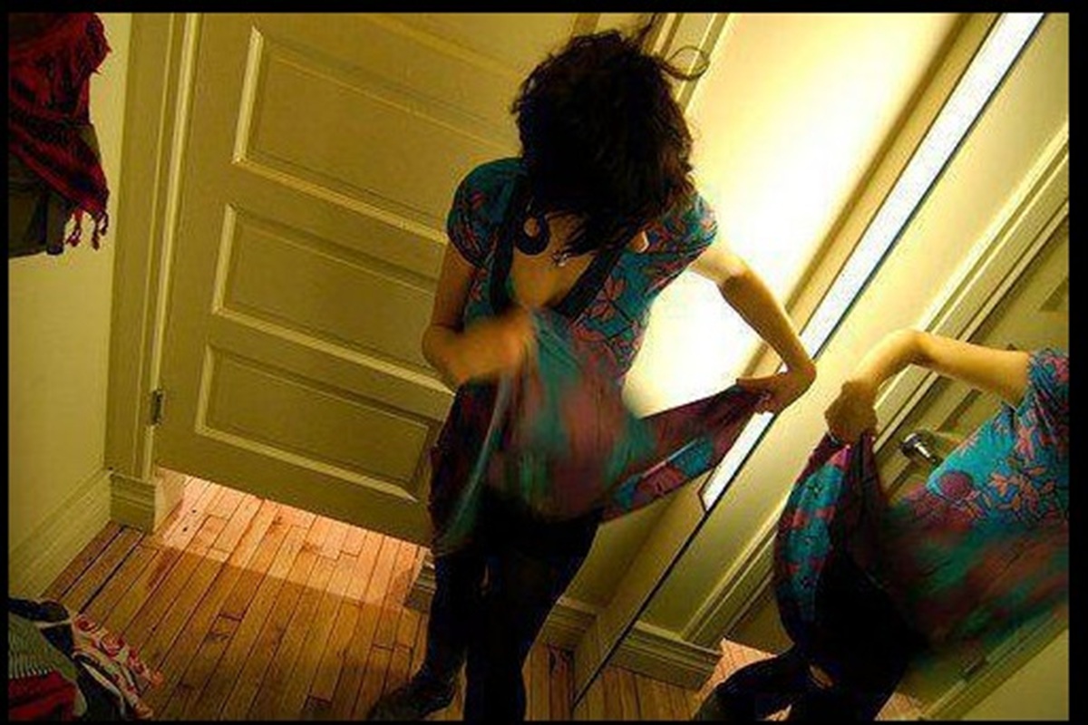 कपड़ों की दुकान के ‘चेंजिंग रूम’ में मिला हिडन कैमरा, महिलाओं के private video viral होने के बाद मचा बवाल