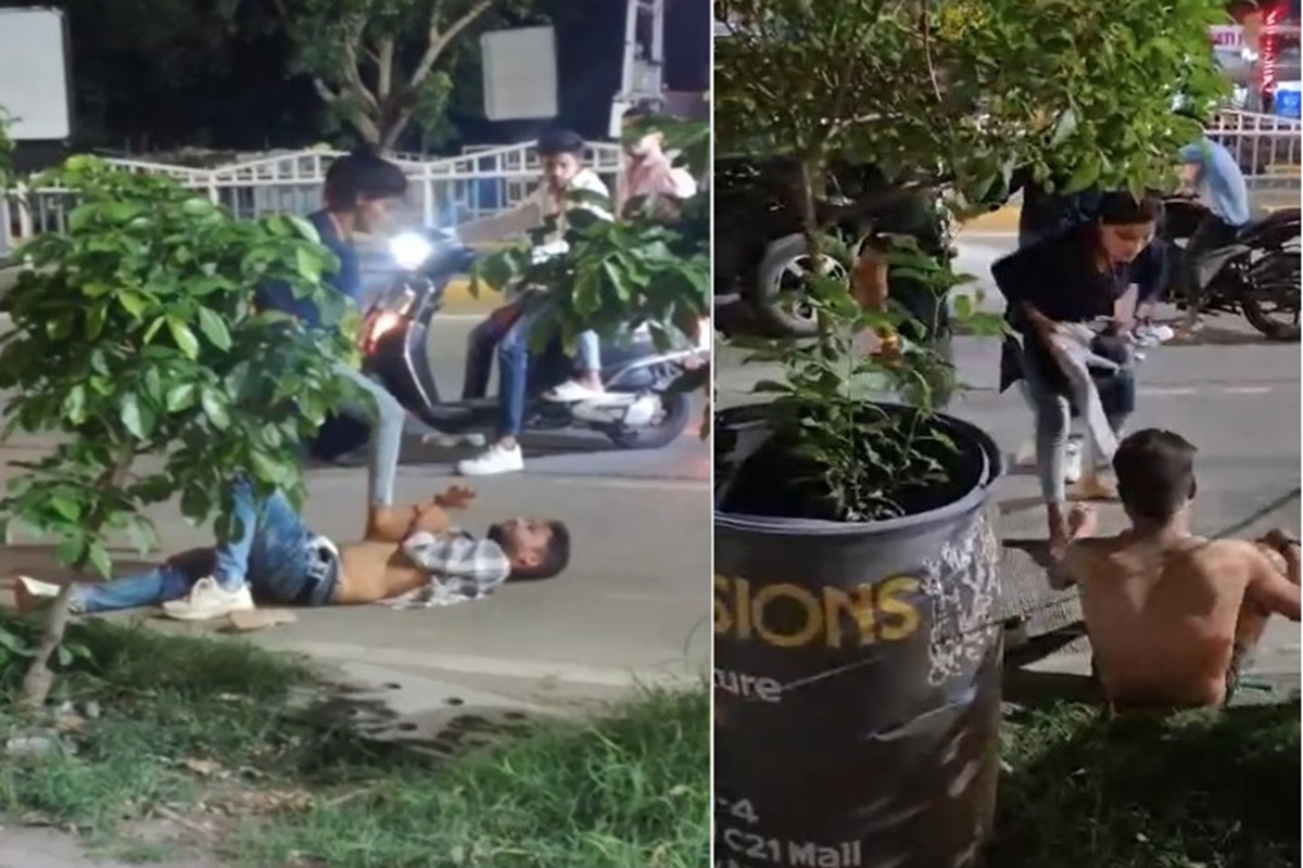Video: रात में बीच सड़क युवक और युवती के बीच विवाद, प्रेमी के कपड़े उतरवा कर की पिटाई, वीडियो वायरल