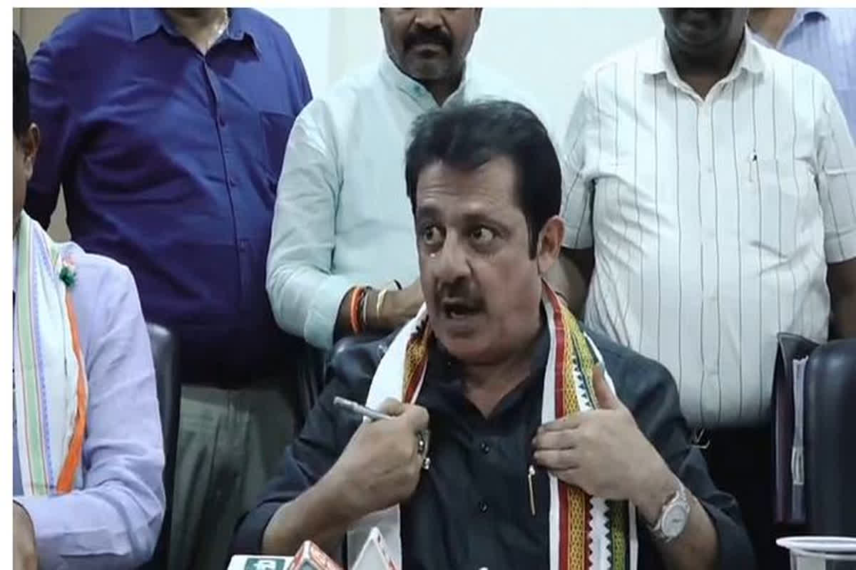 ‘मैं शरीर में बम बांधकर पाकिस्तान पर हमला करने को तैयार’, कैबिनेट मंत्री जमीर अहमद का बड़ा बयान