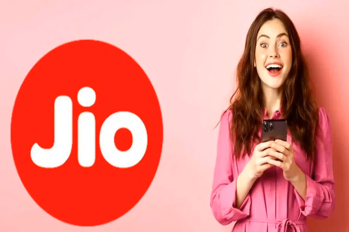 Jio Latest Recharge Plan: जियो यूजर्स की बल्ले-बल्ले.. 900 से भी कम रुपए में मिलेगी 11 महीने की वैलिडिटी, अनलिमिटेड कॉलिंग, 2GB हाई-स्पीड डेटा