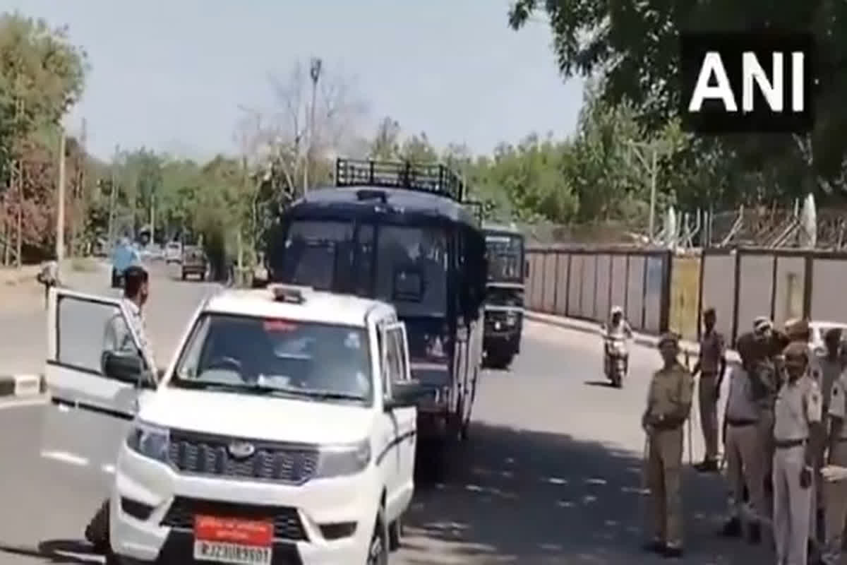 India Action on Bangladesh: भारत में अवैध रूप से रह रहे बांग्लादेशियों की वापसी शुरू, वतन वापसी के लिए पहला जत्था जोधपुर पहुंचा