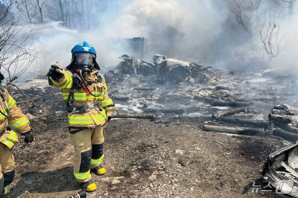 South Korea Plane Crash : दक्षिण कोरिया में बड़ा हादसा… नौसेना का गश्ती प्लेन हुआ क्रैश, हादसे में चार लोगों की मौत