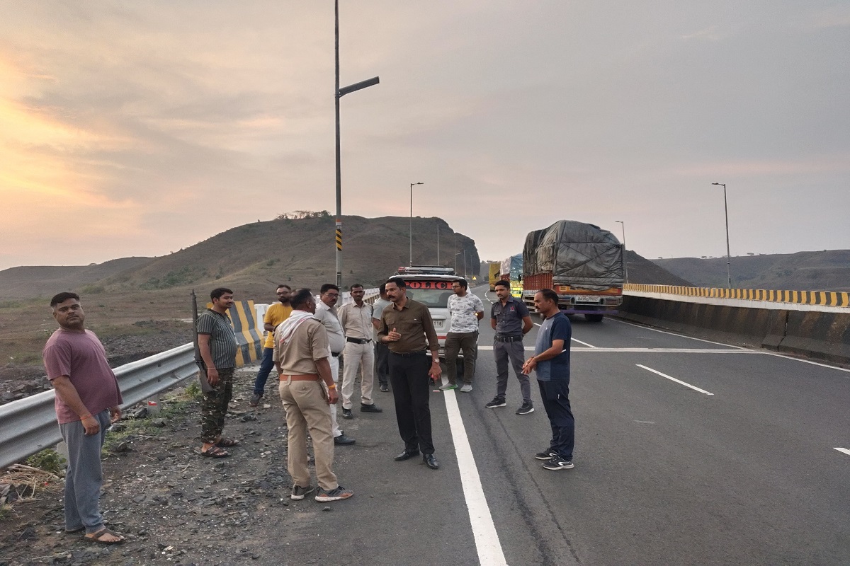 MP Crime News: दर्शन के लिए ओंकारेश्वर जा रहे परिवार के साथ लूट, 35 हजर नगद के साथ जेवरात लूटकर फरार हुए बदमाश