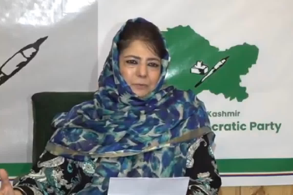 Mahbuba Mufti Viral Video: भारत-पाकिस्तान युद्ध पर चर्चा के दौरान रो पड़ी महबूबा मुफ्ती, वायरल हो रहा वीडियो