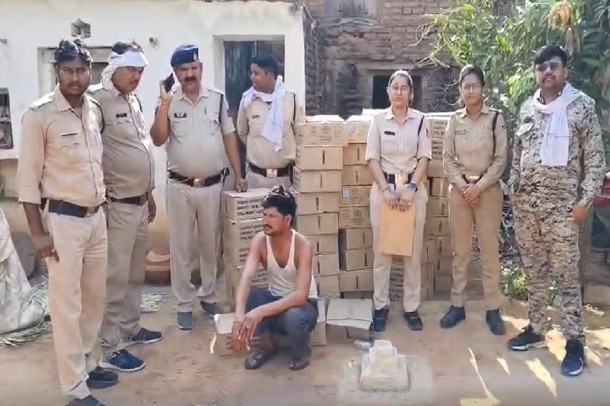 Datia Crime News: नशे के खिलाफ पुलिस की बड़ी कार्रवाई,जब्त की 4 लाख रुपए की अवैध शराब, एक संदिग्ध हिरासत में