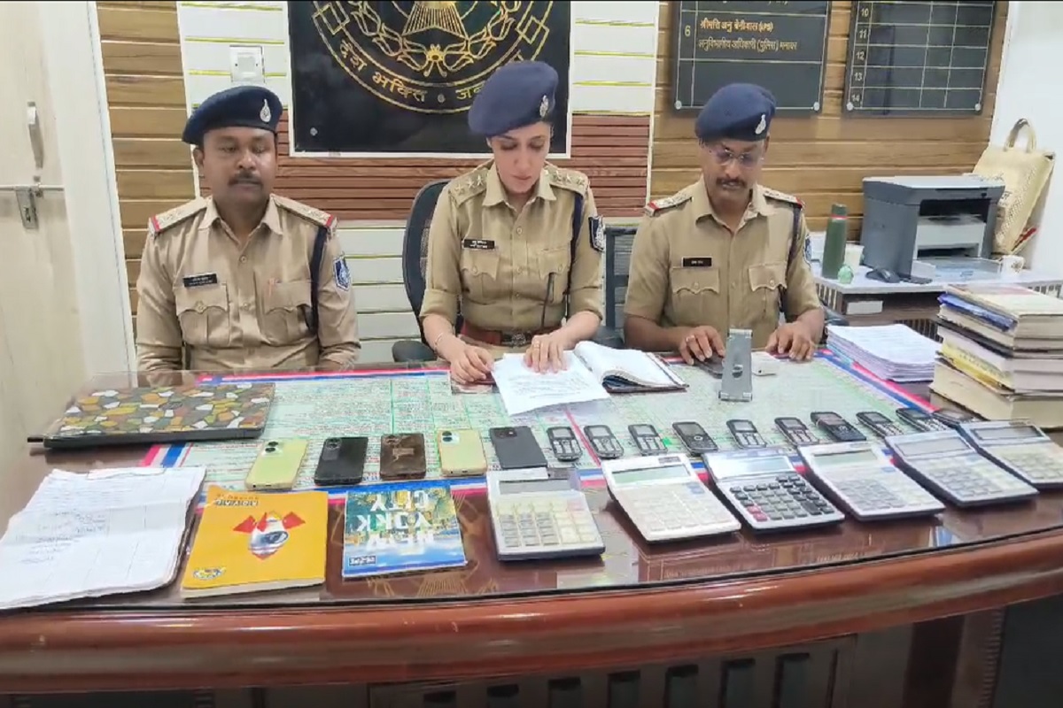 Online IPL Satta: खेतों के बीचों बीच सजा था सट्टा का कारोबार, हर बॉल पर लग रहा था पैसा, नजारा देख पुलिस के उड़े होश