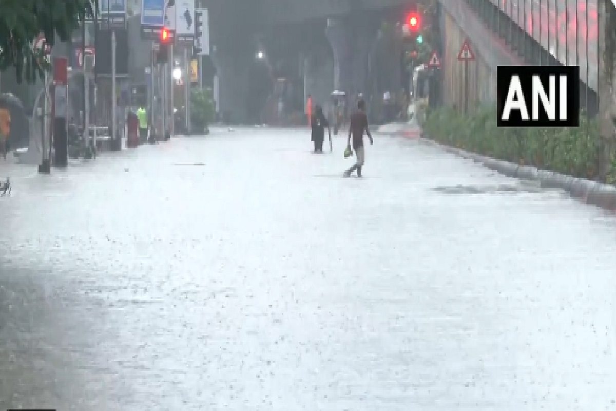 Mumbai Weather Update: मानसून के शुरुआत में पानी-पानी हुई मायानगरी, मौसम विभाग ने जारी किया रेड अलर्ट, ​हवाई यात्रियों के लिए भी गाइडलाइन्स जारी