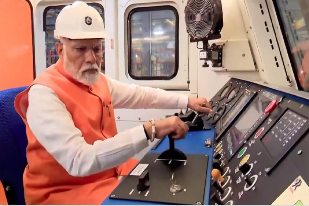 Inauguration of new locomotive manufacturing plant in Dahod