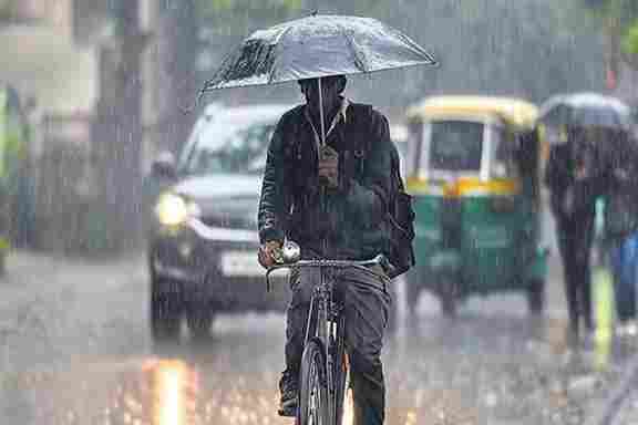 Aaj ka Mausam: प्रदेश में आज तेज आंधी के साथ होगी झमाझम बारिश, मौसम विभाग ने इन जिलों के लिए जारी किया अलर्ट