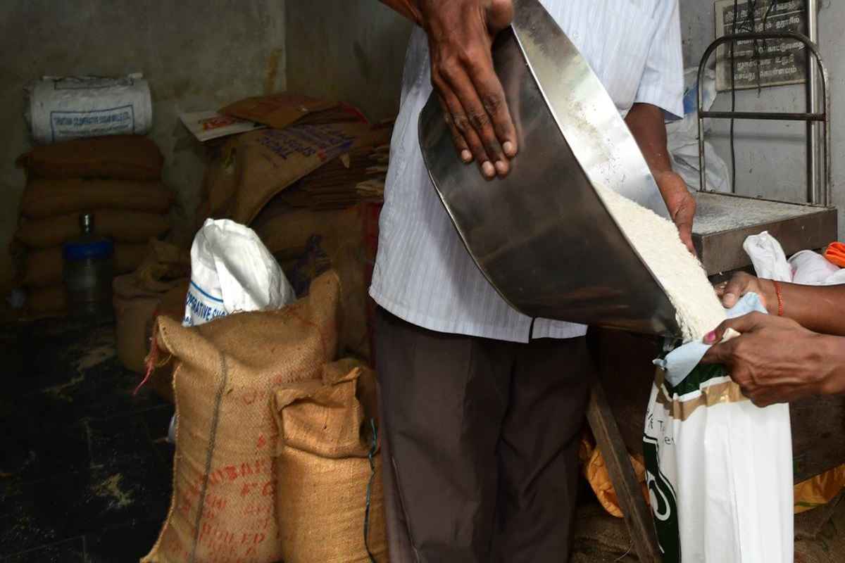 Chawal Utsava 2025: राशनकार्ड धारकों के लिए खुशखबरी.. एक साथ मिलेगा तीन महीने का चावल, जानें कब से शुरू होगा वितरण  