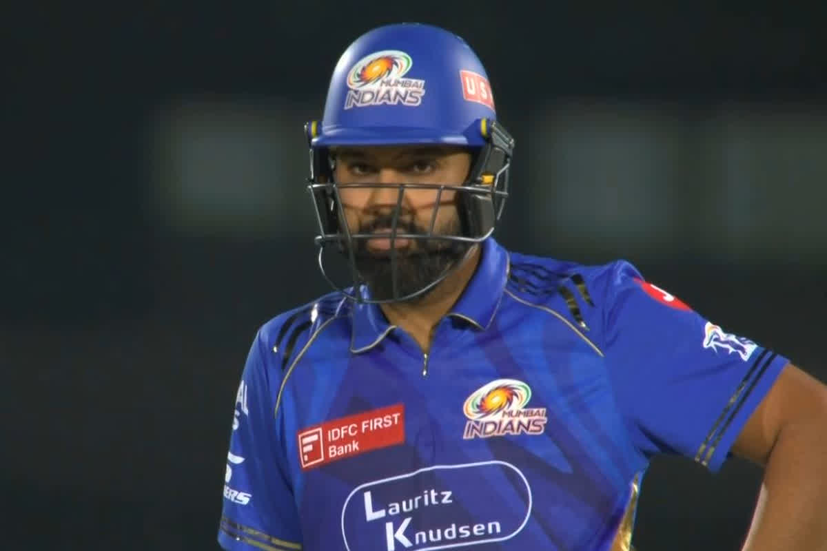 IPL 2025 MI vs RR: रिकल्टन और रोहित का अर्धशतक, मुंबई ने रॉयल्स को 218 रन का लक्ष्य दिया
