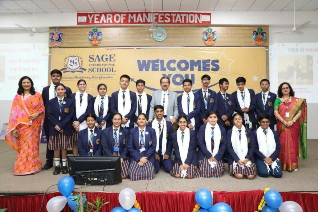 Sage International School 10th-12th Toppers: सेज इंटरनेशनल स्कूल ने 10वीं-12वीं बोर्ड के टॉपर्स को किया सम्मानित / Image Source: IBC24
