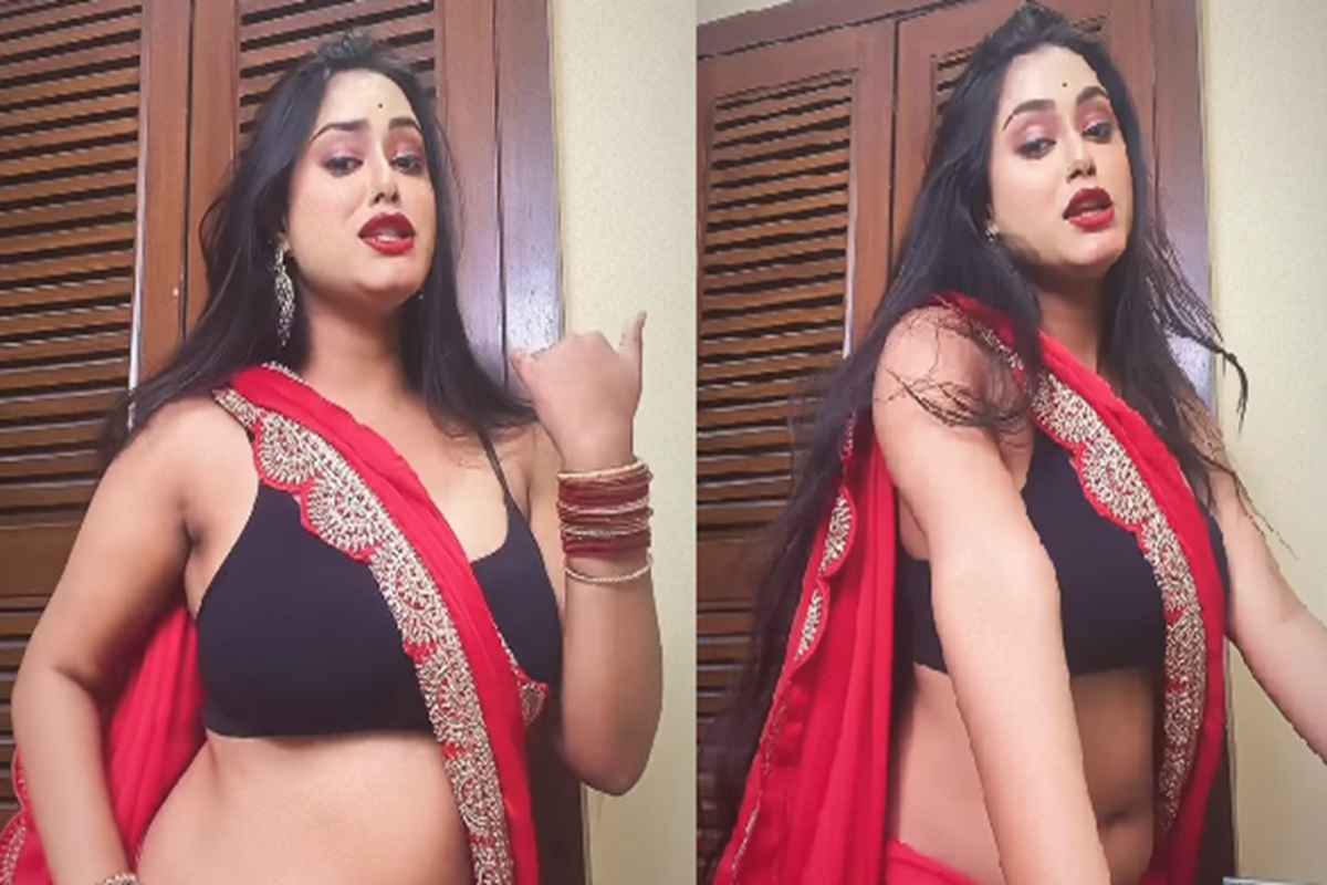 Indian Bhabhi Sexy Video: ब्लैक ब्रा में भाभी ने दिखाई सेक्सी अदाएं, बोल्डनेस देख लट्टू हुए फैंस, वायरल हुआ वीडियो