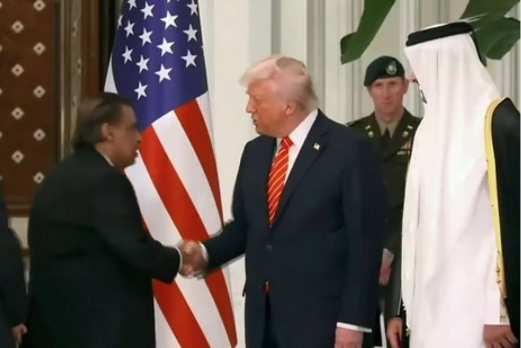 Mukesh Ambani and Donald Trump: दोहा में दिग्गजों का जमावड़ा.. अमरीकी राष्ट्रपति डोनाल्ड ट्रम्प से मिले मुकेश अम्बानी..