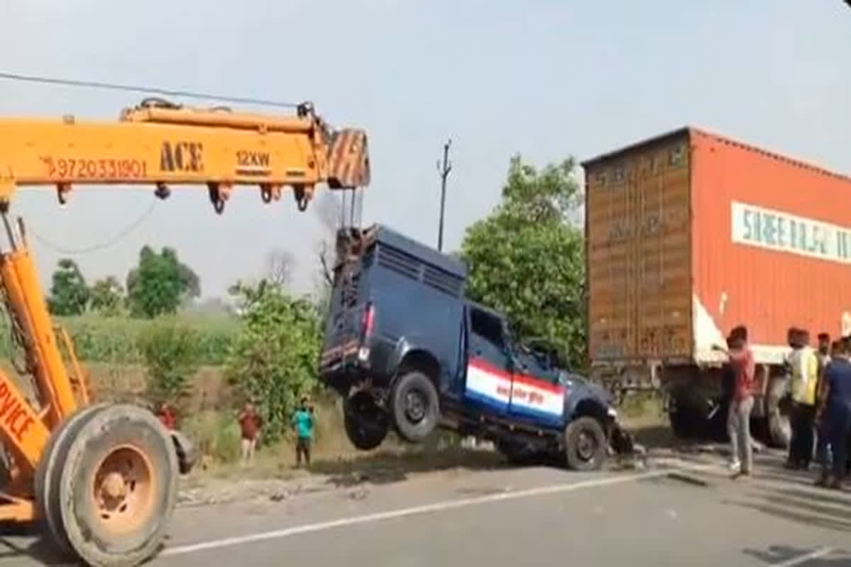 Aligarh Road Accident News: दरोगा और मुल्जिम समेत पांच की मौत, खड़े कंटेनर से टकराई पुलिस वैन